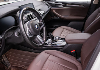 Подержанный автомобиль BMW X3 2020 года (10 фото)