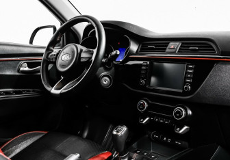 Подержанный автомобиль Kia Rio Hatchback 2020 года (9 фото)