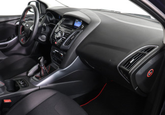 Подержанный автомобиль Ford Focus Hatchback 2012 года (10 фото)