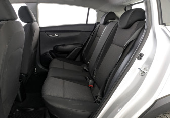 Подержанный автомобиль Kia Rio Hatchback 2021 года (16 фото)