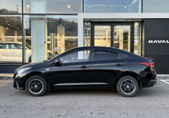 Подержанный автомобиль Hyundai Solaris Sedan 2021 года (8 фото)