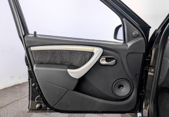 Подержанный автомобиль Renault Logan Sedan 2013 года (19 фото)