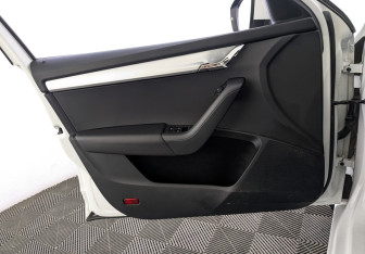 Подержанный автомобиль Skoda Octavia Liftback 2018 года (19 фото)