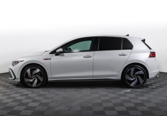 Подержанный автомобиль Volkswagen Golf GTI Hatchback 2021 года (8 фото)