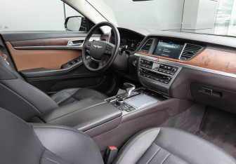 Подержанный автомобиль Genesis G80 2020 года (9 фото)