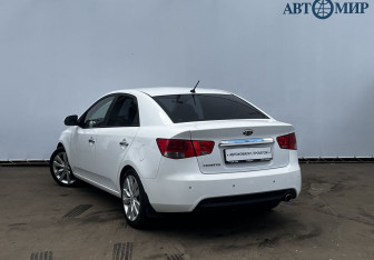 Подержанный автомобиль Kia Cerato Sedan 2011 года (7 фото)