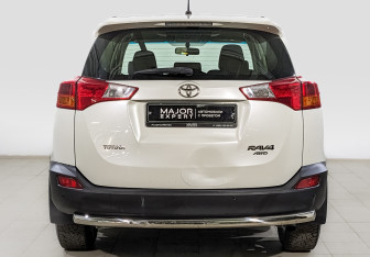 Подержанный автомобиль Toyota RAV4 2013 года (6 фото)