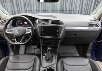 Подержанный автомобиль Volkswagen Tiguan 2022 года (12 фото)