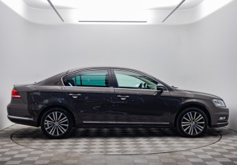 Подержанный автомобиль Volkswagen Passat Sedan 2014 года (4 фото)