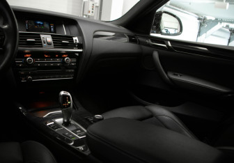 Подержанный автомобиль BMW X4 2015 года (20 фото)