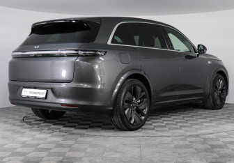 Подержанный автомобиль LiXiang L7 2023 года (5 фото)