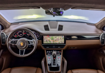 Подержанный автомобиль Porsche Cayenne 2021 года (14 фото)