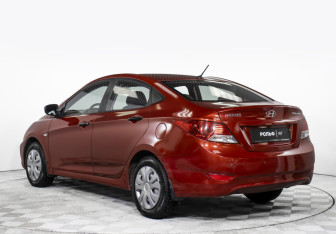 Подержанный автомобиль Hyundai Solaris Sedan 2011 года (7 фото)