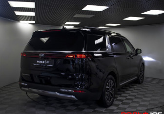 Подержанный автомобиль Kia Carnival 2021 года (28 фото)