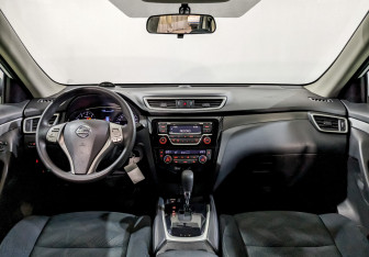 Подержанный автомобиль Nissan X-Trail 2015 года (13 фото)