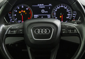 Подержанный автомобиль Audi A4 Sedan 2018 года (13 фото)