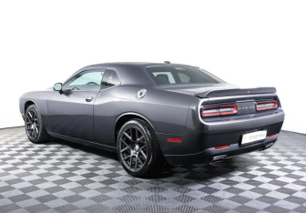 Подержанный автомобиль Dodge Challenger 2019 года (7 фото)