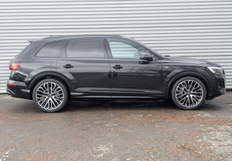 Новый Audi Q7 2025 (4 фото)