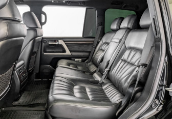 Подержанный автомобиль Toyota Land Cruiser Suv 2020 года (12 фото)