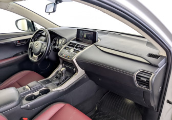 Подержанный автомобиль Lexus NX 2018 года (11 фото)