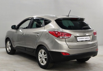 Подержанный автомобиль Hyundai ix35 2011 года (7 фото)
