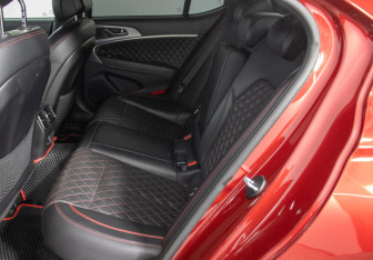 Подержанный автомобиль Genesis G70 2018 года (11 фото)