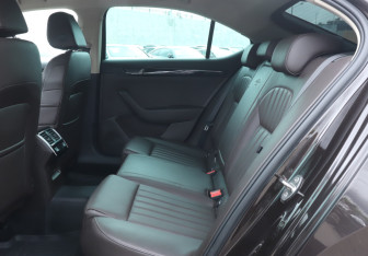 Подержанный автомобиль Skoda Superb Liftback 2015 года (9 фото)