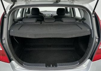 Подержанный автомобиль Hyundai i30 Hatchback 2010 года (15 фото)