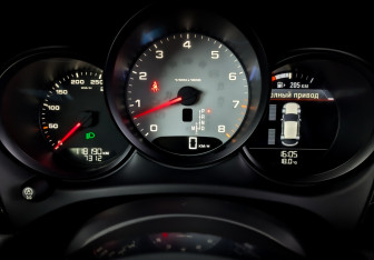 Подержанный автомобиль Porsche Macan 2014 года (13 фото)