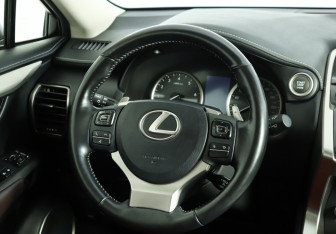 Подержанный автомобиль Lexus NX 2019 года (12 фото)
