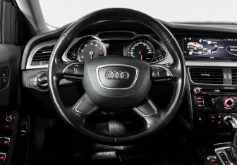 Подержанный автомобиль Audi A4 Sedan 2012 года (13 фото)