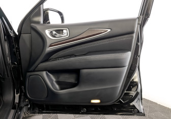 Подержанный автомобиль Infiniti QX60 2019 года (25 фото)