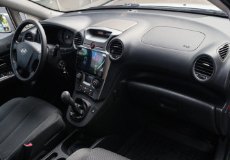 Подержанный автомобиль Kia Carens 2007 года (7 фото)