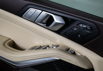 Подержанный автомобиль BMW X7 2020 года (21 фото)