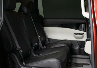 Подержанный автомобиль Kia Carnival 2022 года (24 фото)