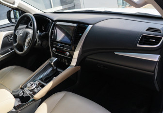 Подержанный автомобиль Mitsubishi Montero Sport 2022 года (7 фото)