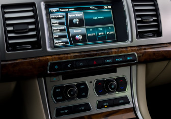 Подержанный автомобиль Jaguar XF Sedan 2012 года (26 фото)