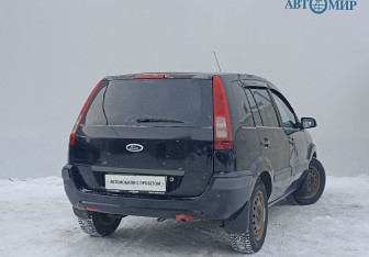 Подержанный автомобиль Ford Fusion 2006 года (5 фото)