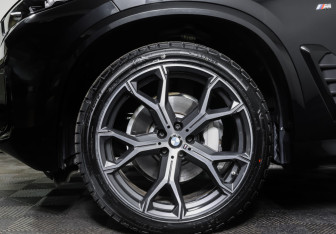 Подержанный автомобиль BMW X5 2024 года (28 фото)