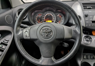 Подержанный автомобиль Toyota RAV4 2007 года (21 фото)