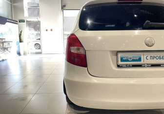 Подержанный автомобиль Skoda Fabia Wagon 2009 года (8 фото)