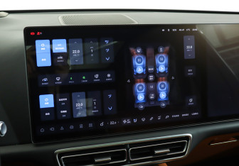 Подержанный автомобиль LiXiang L7 2024 года (17 фото)