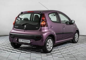 Подержанный автомобиль Peugeot 107 2013 года (5 фото)