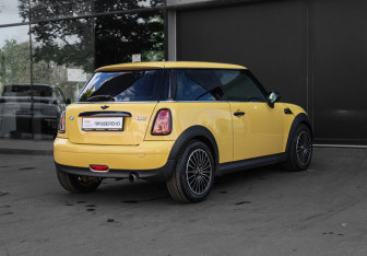 Подержанный автомобиль MINI Hatch 2007 года (4 фото)
