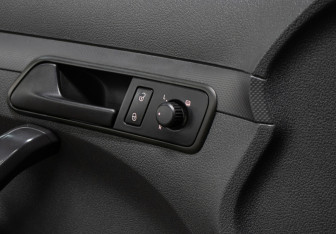 Подержанный автомобиль Volkswagen Caddy Compactvan 2011 года (17 фото)