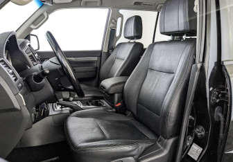 Подержанный автомобиль Mitsubishi Pajero 2015 года (20 фото)