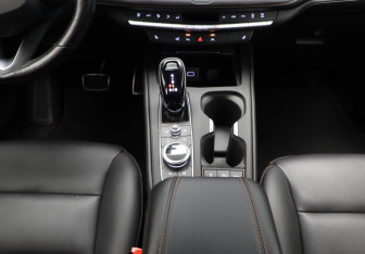Подержанный автомобиль Cadillac XT4 2021 года (9 фото)