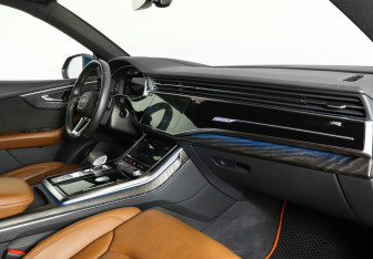 Подержанный автомобиль Audi Q8 2021 года (8 фото)