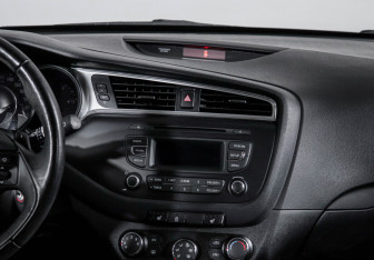 Подержанный автомобиль Kia Ceed Hatchback 2016 года (13 фото)