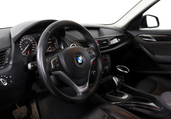 Подержанный автомобиль BMW X1 2013 года (14 фото)